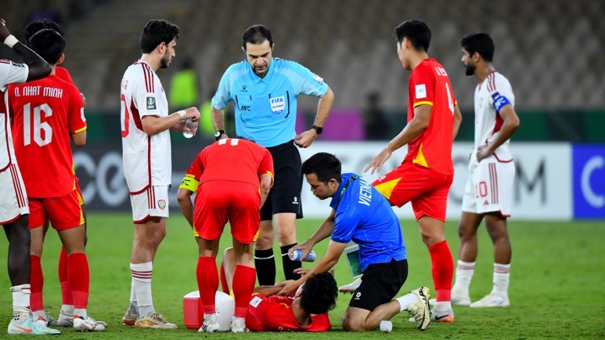 Hiểu Minh sẽ phẫu thuật khi trở về Việt Nam, nghỉ thi đấu dài hạn