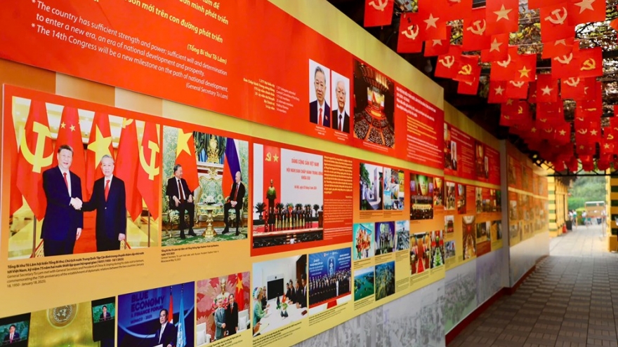 Triển lãm "Đảng Cộng sản Việt Nam - rực rỡ trang sử vàng"