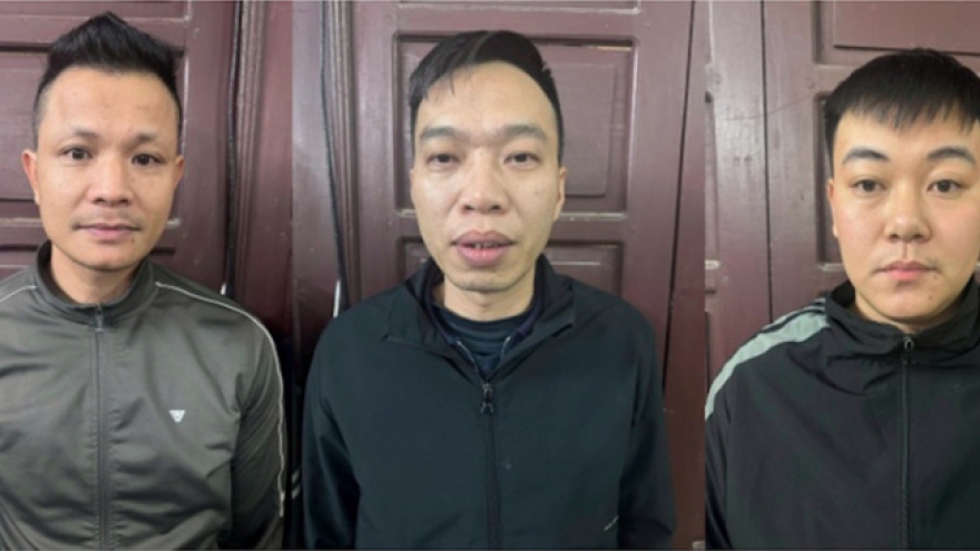 Triệt phá tụ điểm mại dâm núp bóng karaoke, thông ngách sang nhà nghỉ ở Hưng Yên