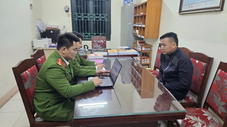 Bắt đối tượng tàng trữ vũ khí quân dụng đe doạ người thân ở Phú Thọ