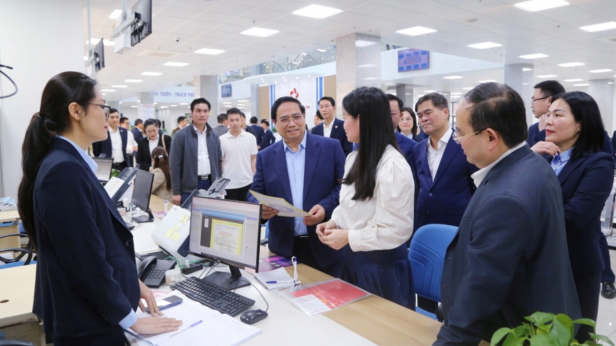 Thủ tướng: Cán bộ hành chính phải chủ động, tận tâm phục vụ nhân dân