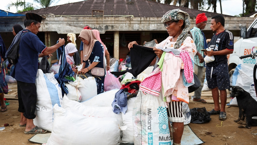 Người dân vùng thiên tai Indonesia được trợ cấp tiền ăn hàng ngày trong 3 tháng