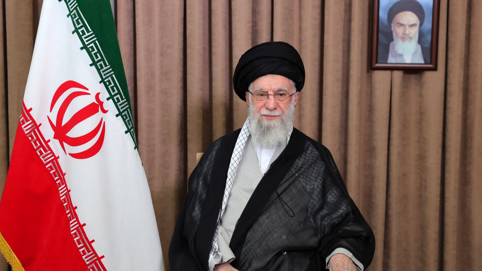 Iran cảnh báo tấn công Lãnh đạo Tối cao sẽ là tuyên chiến