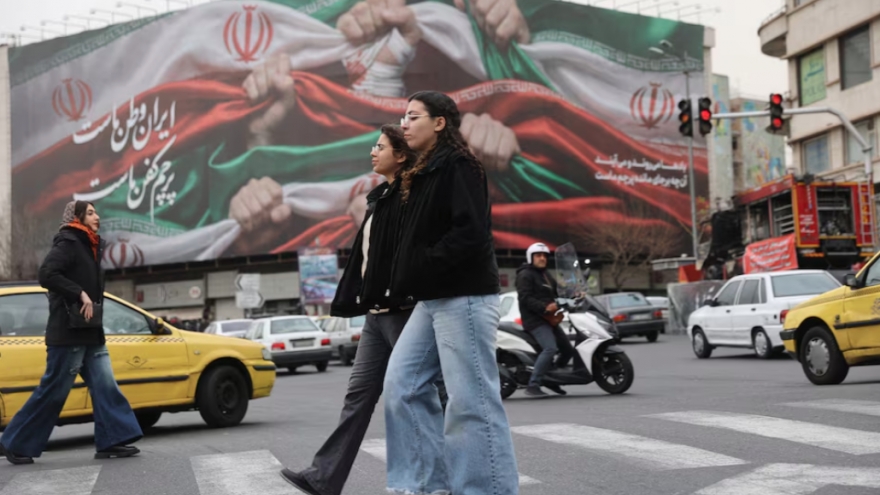 Ông Trump nói hạm đội Mỹ đang hướng về phía Iran