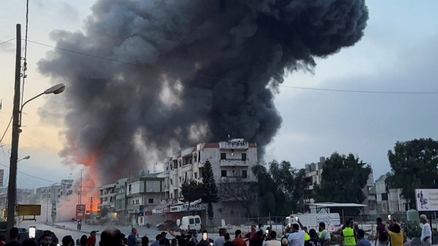Israel mở lại các cuộc không kích vào Lebanon