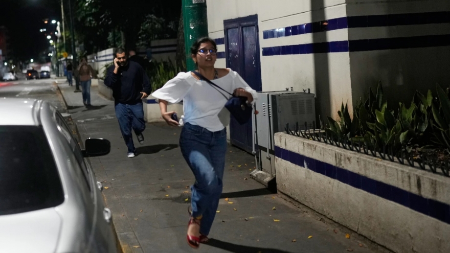 Hàng loạt tiếng nổ lớn vang lên ở thủ đô Caracas giữa căng thẳng Mỹ - Venezuela