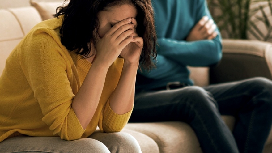 Hơn 10 năm xa nhà kiếm tiền, chồng lại bỏ đi ở với người khác