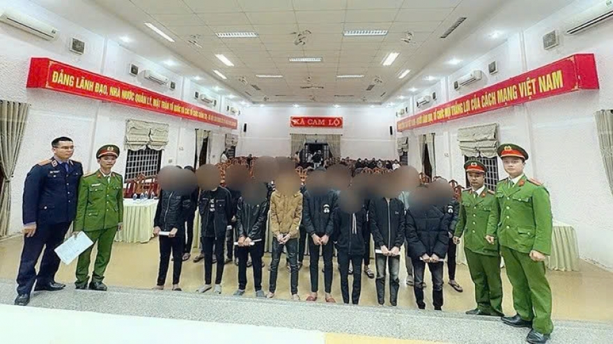 Khởi tố 9 thanh thiếu niên gây rối, sử dụng trái phép vũ khí quân dụng