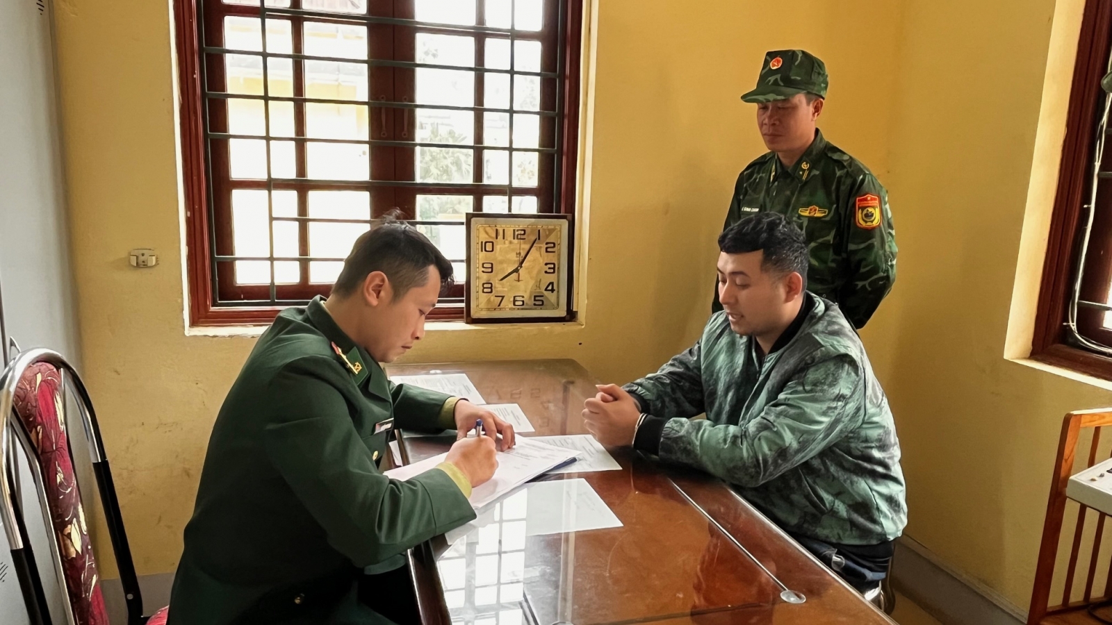Cuộc truy đuổi gắt gao và màn lộ diện của đường dây vận chuyển người lậu