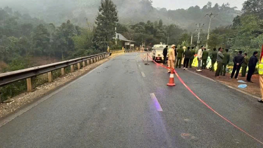 Lật xe khách ở Sơn La khiến 3 người tử vong