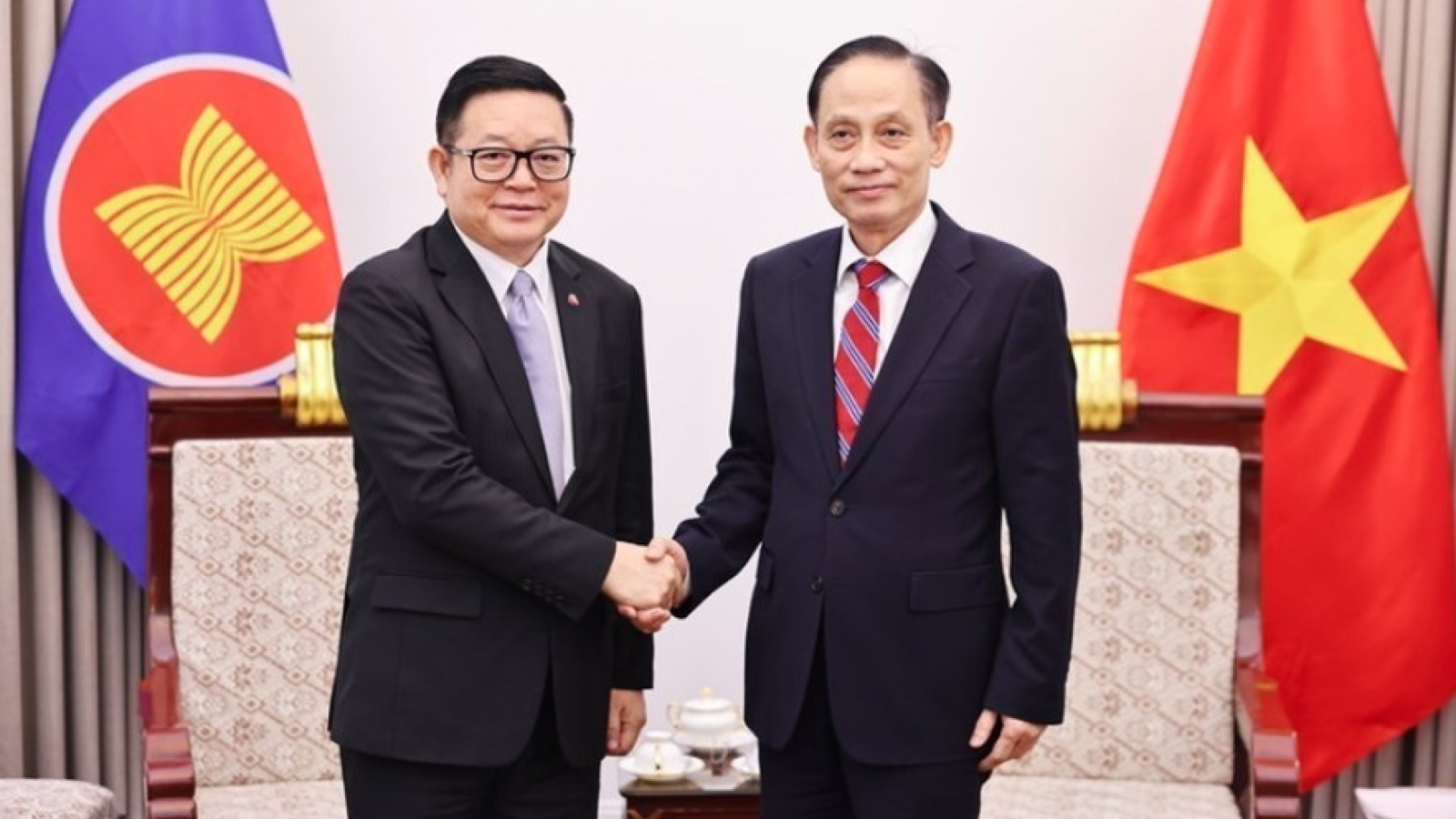 Foreign Minister receives ASEAN Secretary-General