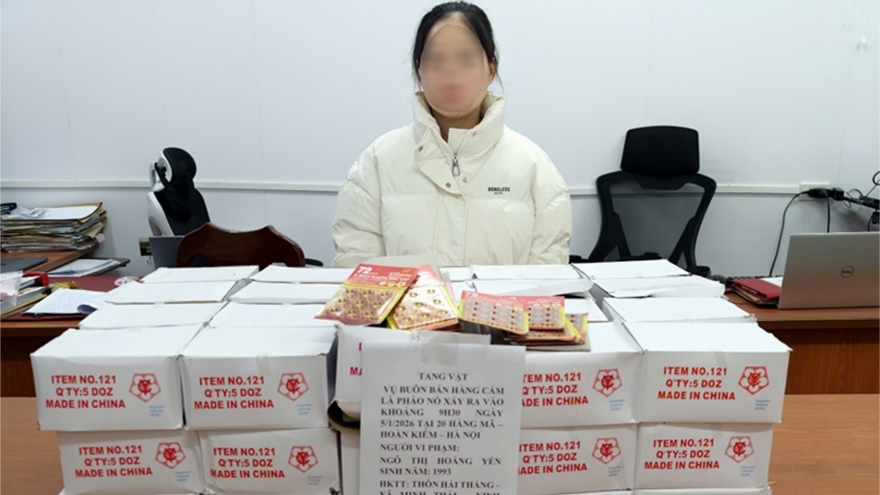 Phát hiện nhiều vụ mua bán pháo nổ tại Hoàn Kiếm, Hà Nội