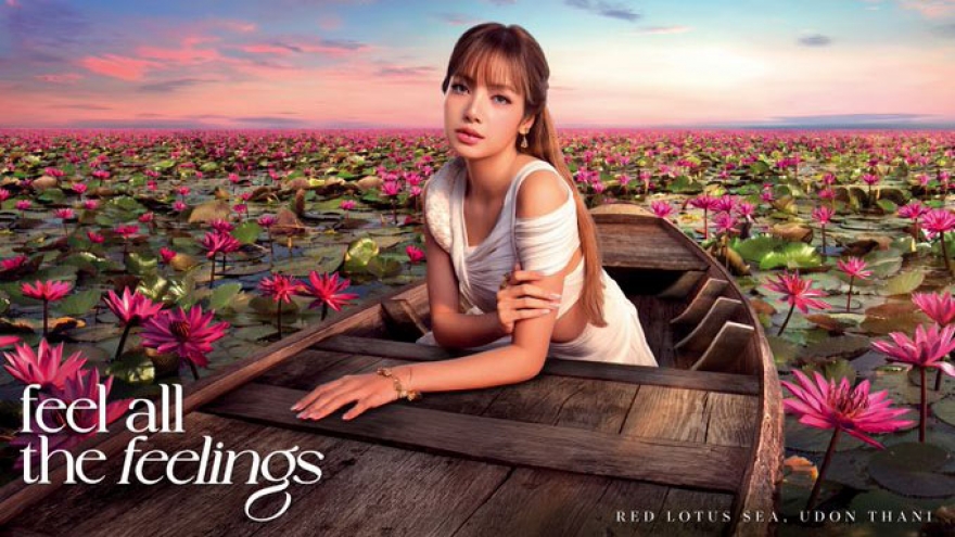 Lisa của Blackpink giúp du lịch tại Hồ sen đỏ của Thái Lan tăng vọt
