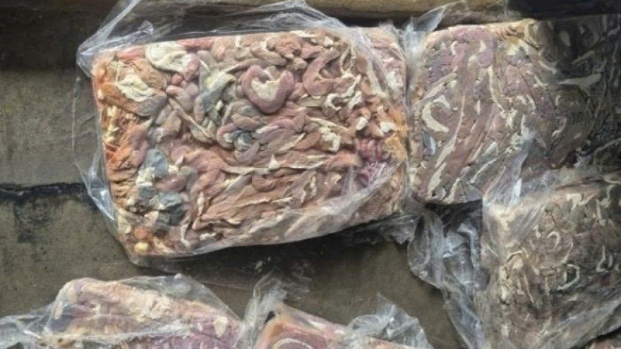 Điều gì xảy ra với cơ thể nếu ăn lòng heo ôi thiu?