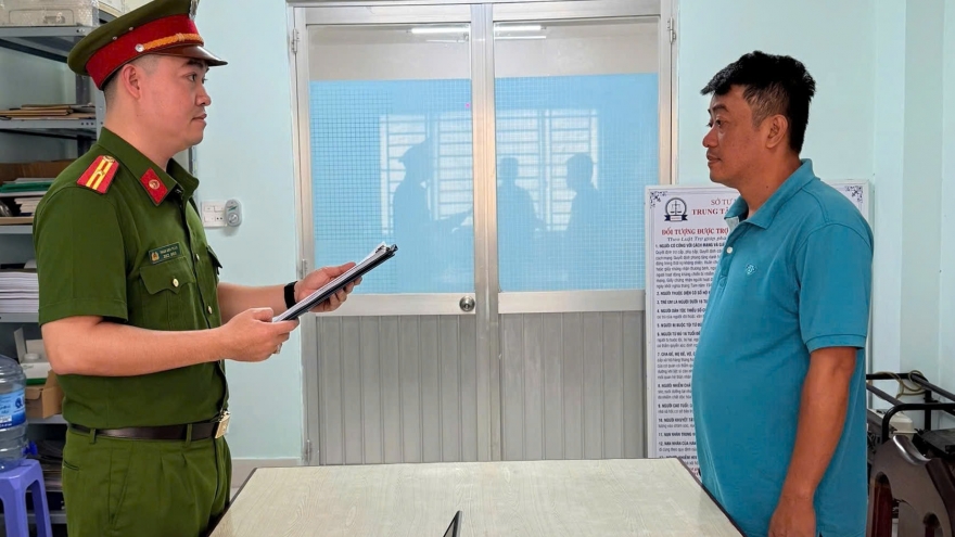 Khởi tố đối tượng lợi dụng tình cảm để lừa đảo gần 2 tỷ đồng