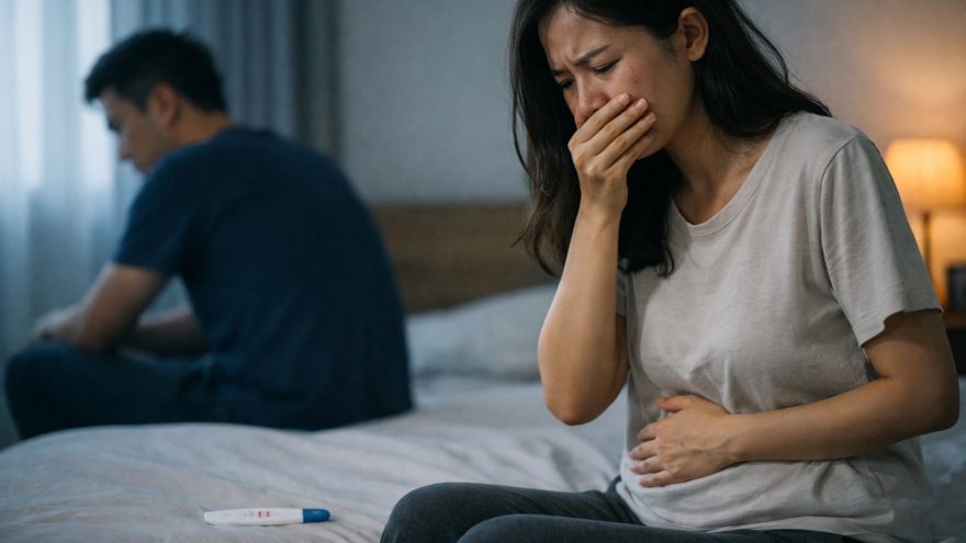 Chết lặng khi phát hiện mang thai với chồng cũ, tôi có nên cho anh ấy biết?