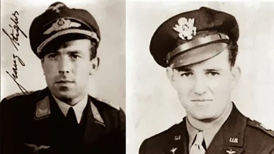 Hành động bất ngờ của một phi công Đức Quốc xã trong cuộc đấu trên không