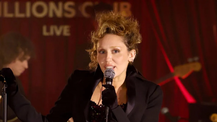 Miley Cyrus: “Đừng biến nghệ thuật thành bảng xếp hạng”