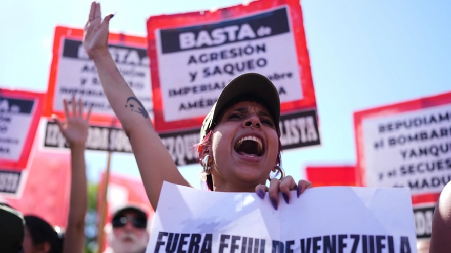 Người dân Venezuela xuống đường biểu tình phản đối Mỹ bắt Tổng thống Maduro