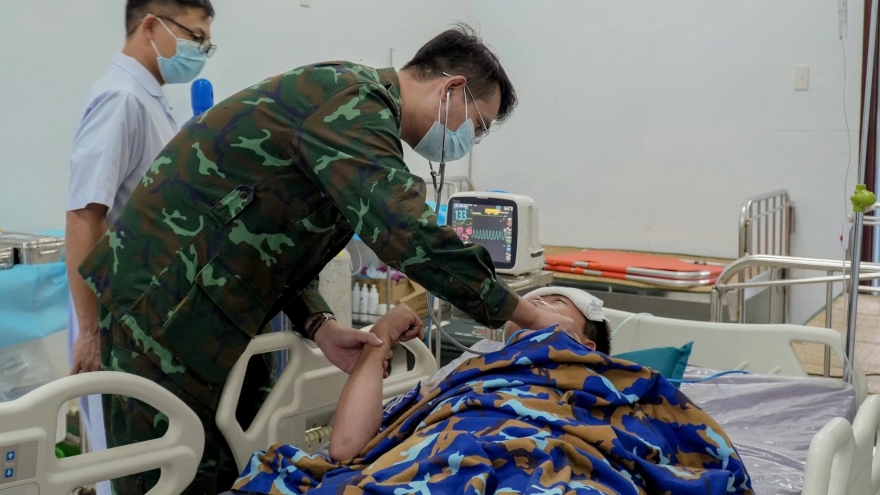 Chuyến bay xuyên đêm cứu bệnh nhân nguy kịch trên đảo Sinh Tồn