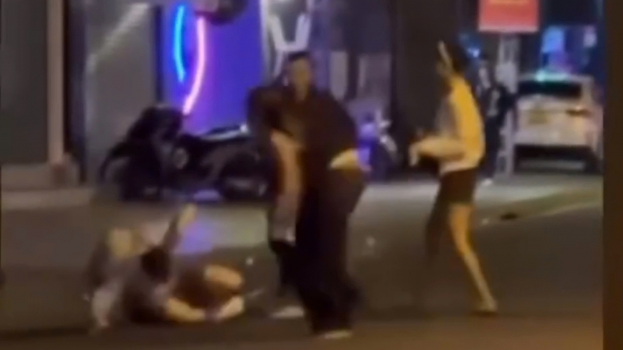 Xác minh clip nhóm thanh thiếu niên truy đuổi du khách nước ngoài tại Nha Trang