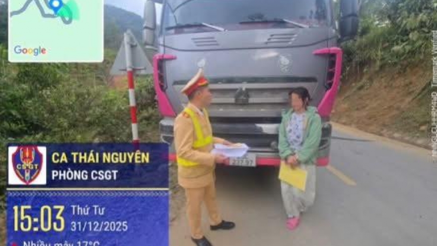 Xử phạt nữ tài xế nổi tiếng Tiktok có hành vi dừng xe giữa đường chặn xe khác