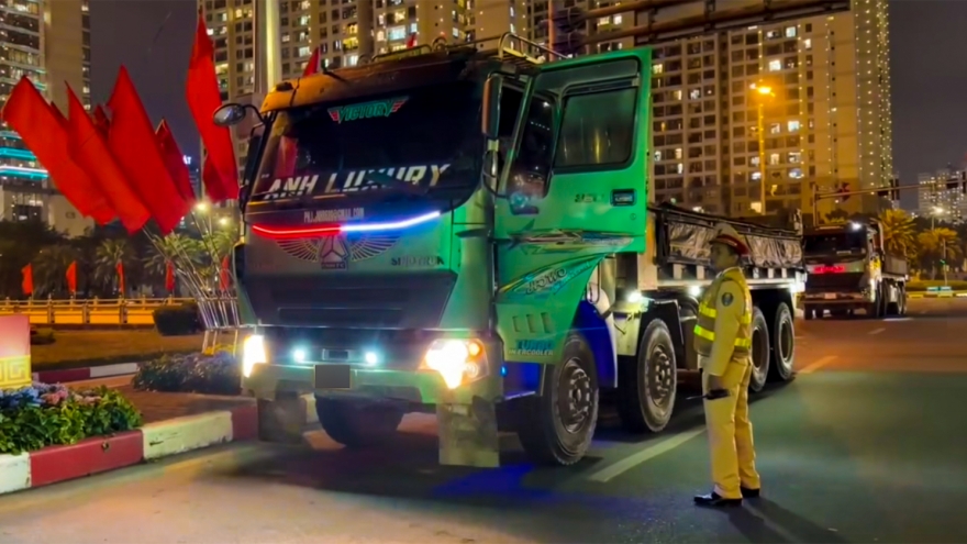 CSGT Hà Nội xử phạt hàng loạt ô tô sử dụng còi công suất lớn gây ô nhiễm tiếng ồn