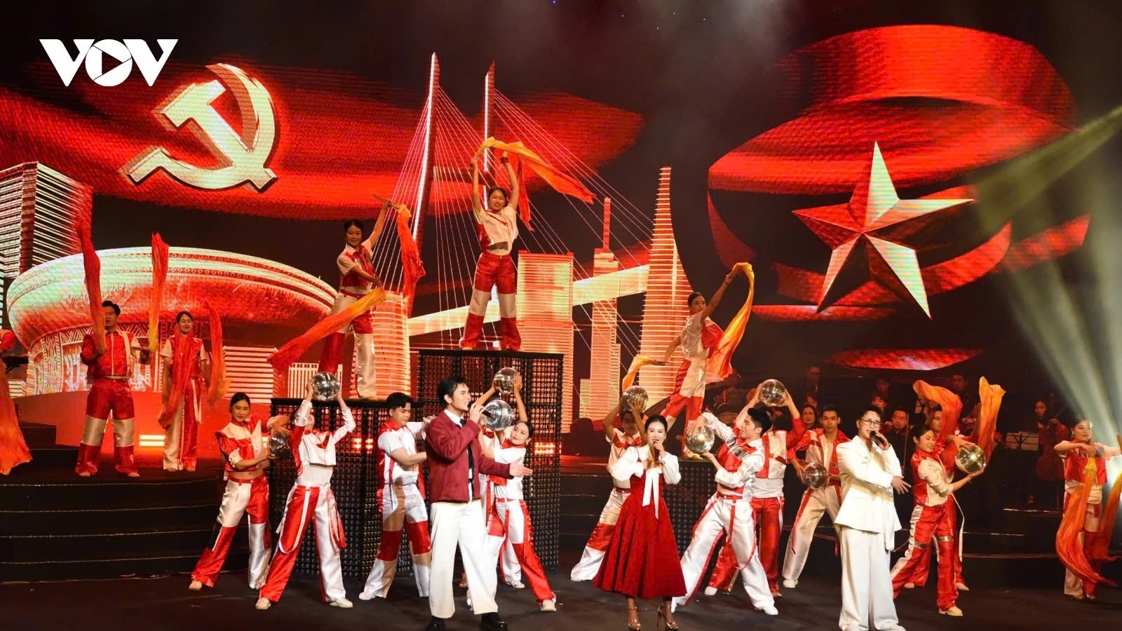 Special art programme welcomes 14th National Party Congress