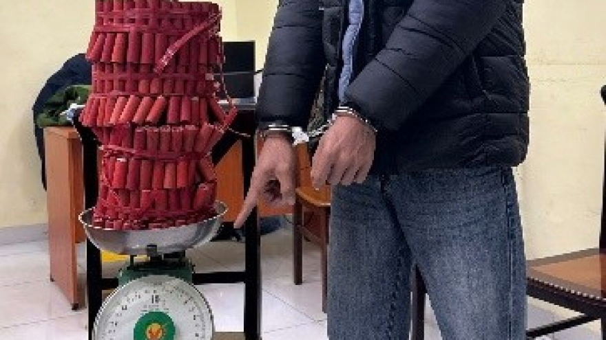 Phát hiện người đàn ông vận chuyển hơn 7kg pháo nổ ở Hà Nội
