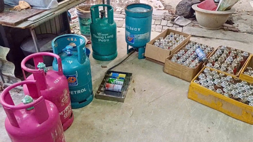 Phát hiện điểm sang chiết gas lậu giữa khu dân cư, nguy cơ cháy nổ rình rập