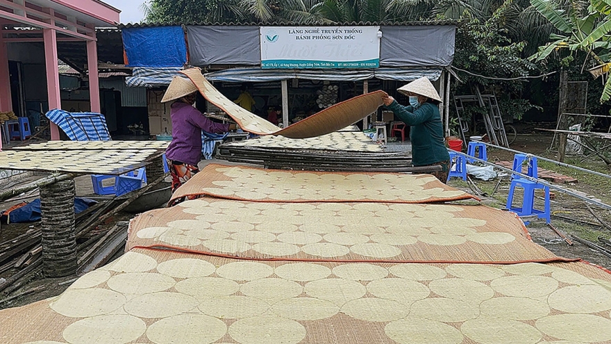 Làng nghề bánh phồng Sơn Đốc hối hả vào xuân