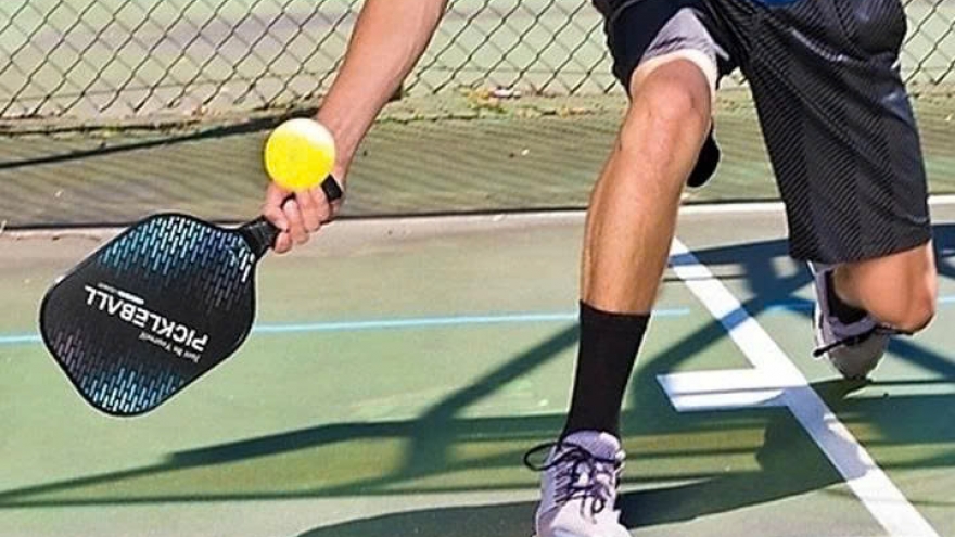 Nâng ngực nhưng vẫn mê Pickleball: Chơi tiếp hay nên dừng lại?