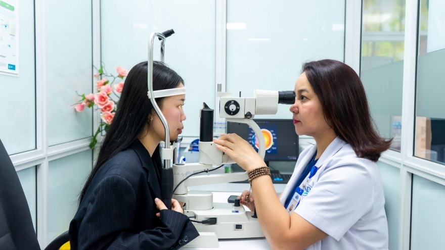 Giải pháp cho người bận rộn: Khám, mổ cận trước Tết chỉ từ 10,2 triệu tại DND