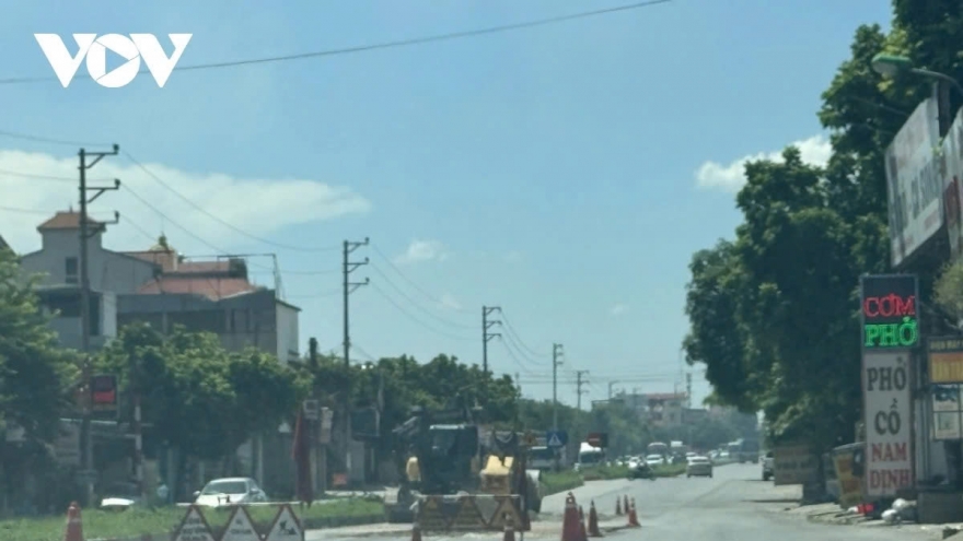 Phê bình nhà thầu chậm tiến độ thi công nâng cấp Quốc lộ 2 qua Phú Thọ