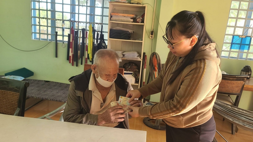 Xuyên lễ đưa quà Tết của Đảng, Nhà nước đến người dân chưa có số tài khoản