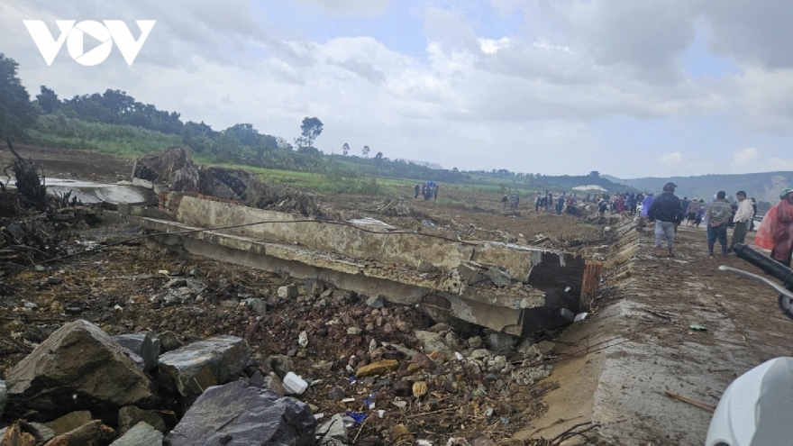 River embankment collapse kills four in central Vietnam