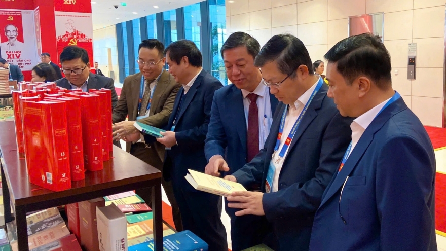 NXB Chính trị quốc gia Sự thật trưng bày, giới thiệu sách tại Đại hội XIV của Đảng