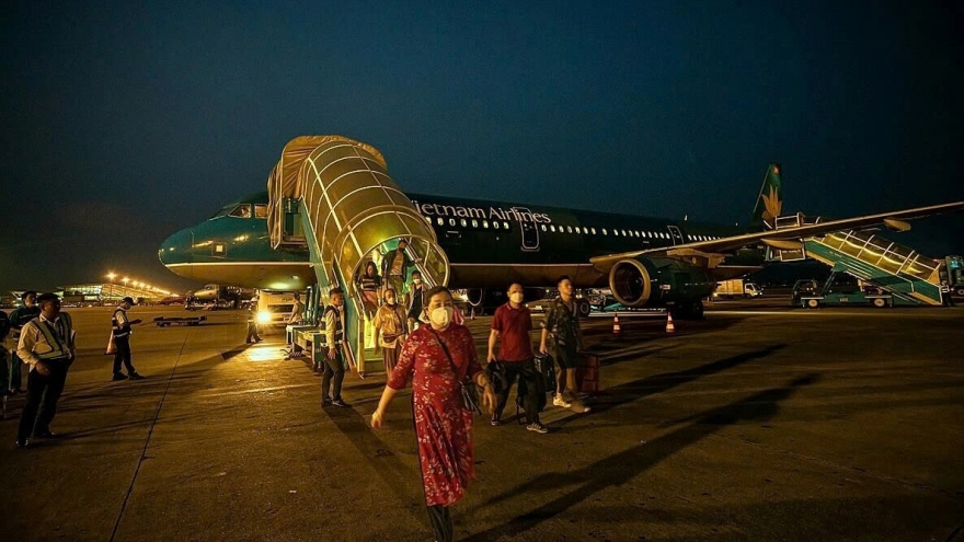 Những sân bay nào được tăng cường khai thác bay đêm dịp Tết Bính Ngọ 2026?