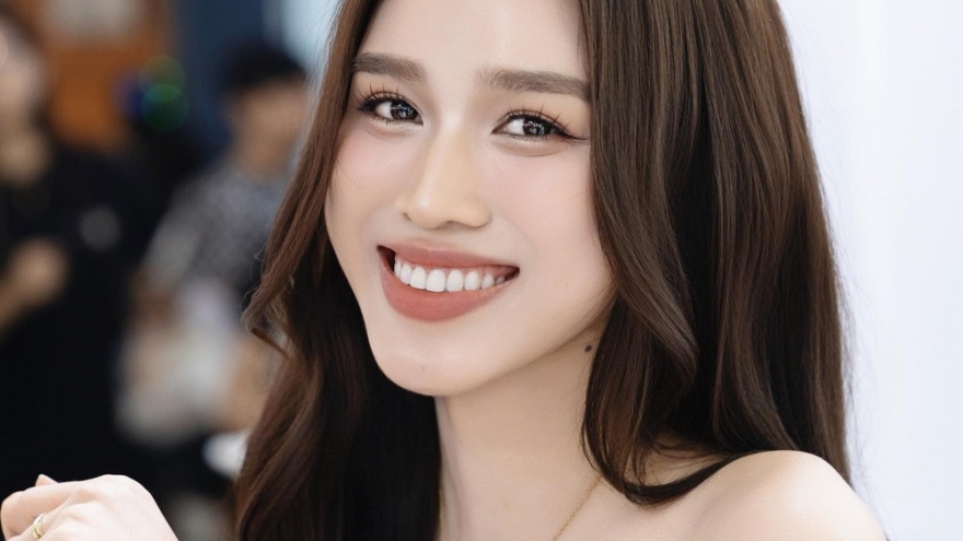 Sao Việt 10/1: Hoa hậu Đỗ Thị Hà rạng rỡ sau lấy chồng