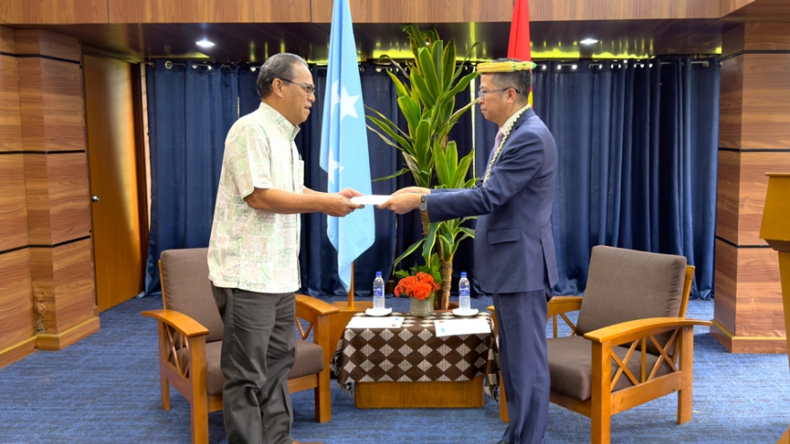Đại sứ Phạm Thanh Bình trình Quốc thư lên Tổng thống Liên bang Micronesia