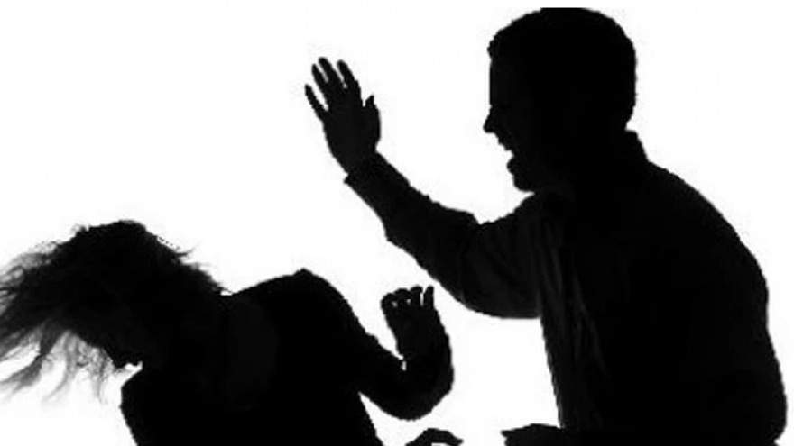 Đánh vợ, người đàn ông ở Cà Mau bị phạt 7,5 triệu đồng