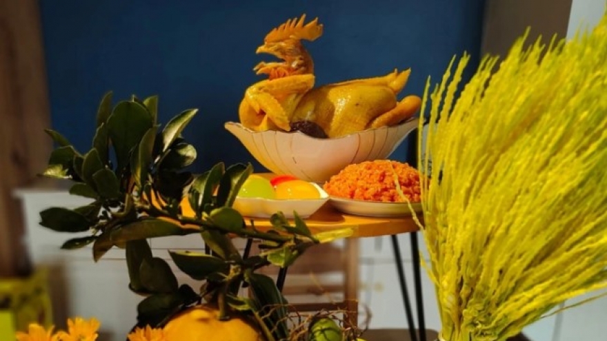 Cách luộc gà cúng mùng 1 tháng Chạp vàng đẹp, da không nứt