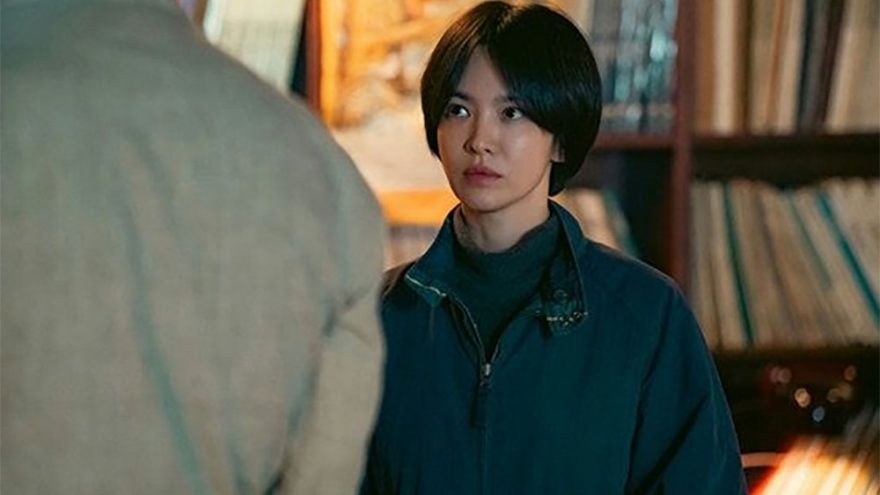 Những bức ảnh gây sốt của cặp đôi Song Hye Kyo và Gong Yoo trong “Tantara”