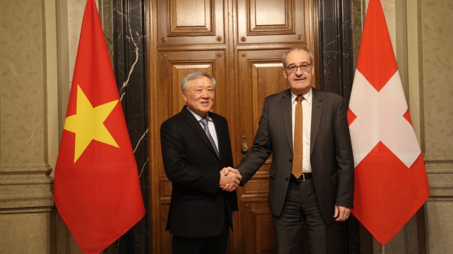 Vietnam seeks Swiss expertise to build int’l financial centre