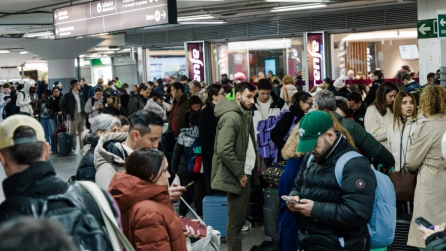 Ít nhất 20 người thiệt mạng trong vụ tai nạn đường sắt kinh hoàng ở Tây Ban Nha