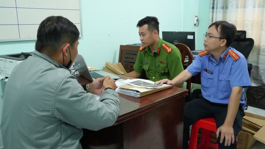 Vụ xe khách rượt đuổi xe tải ở Đồng Tháp: Khởi tố thêm tài xế xe tải