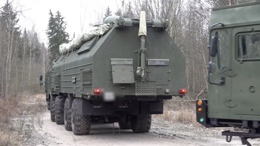 Châu Âu đứng ngồi không yên trước việc Nga phóng tên lửa Oreshnik vào Ukraine