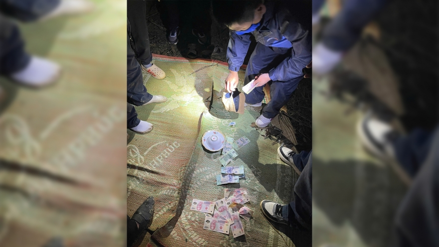 Thái Nguyên: Đột kích chiếu bạc ở xã Tân Kỳ bắt 5 đối tượng