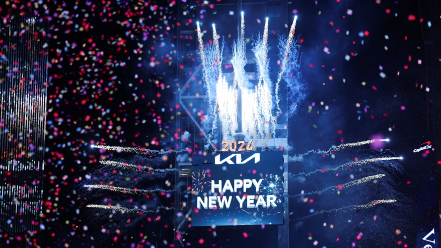 Hàng vạn người tới Quảng trường Thời đại đón năm kỷ niệm 250 năm thành lập nước Mỹ