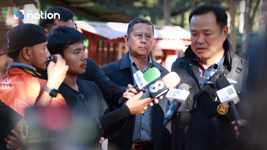 Thủ tướng lâm thời Thái Lan thị sát biên giới với Campuchia, trấn an người dân